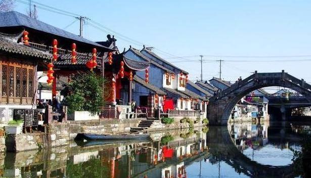 云南“网红”菜市场年味浓